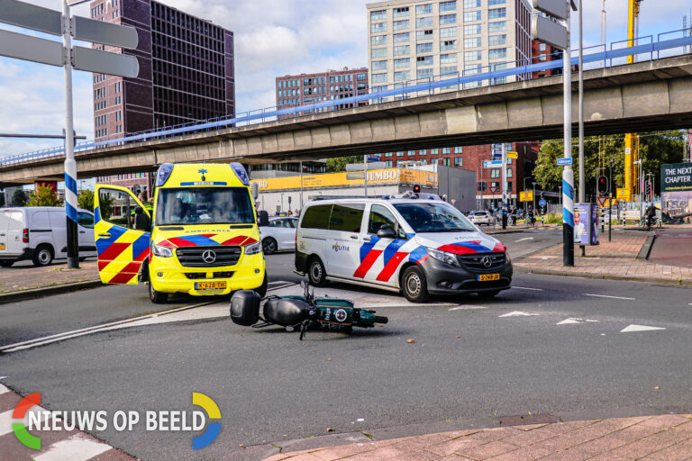 Scooterrijder raakt lichtgewond bij aanrijding Hillelaan Rotterdam