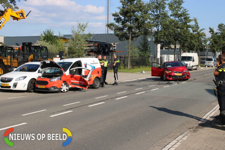 Gewonde na frontale aanrijding Mandemakersstraat Hoogvliet