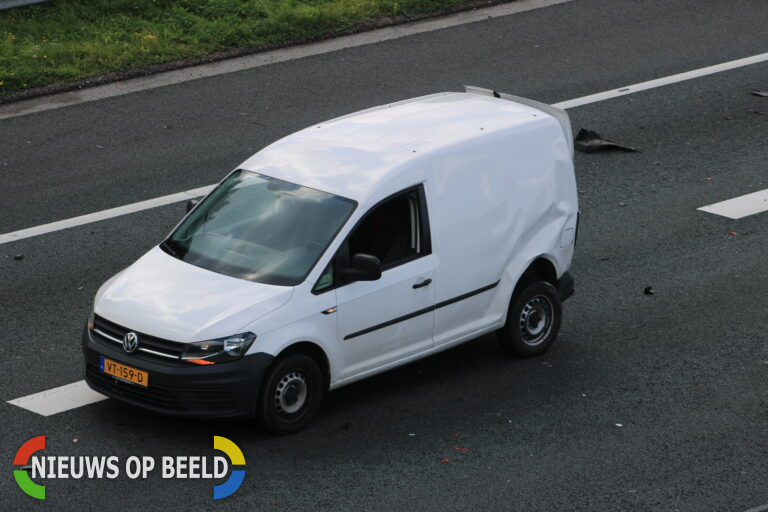 Bestuurder van bestelwagen zwaargewond na ongeluk A15 Pernis