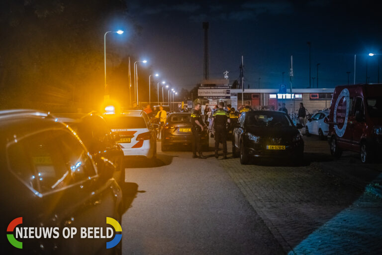 Politie rukt uit voor vechtpartij op parkeerplaats sportpark Dorrestein Nieuwerkerk aan den Ijssel