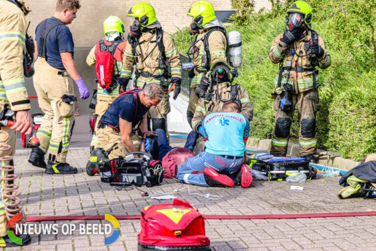 Persoon zwaargewond na brand in garage Wilgenwede Barendrecht