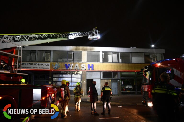 Uitslaande brand bij autowasstraat Soerweg Rotterdam