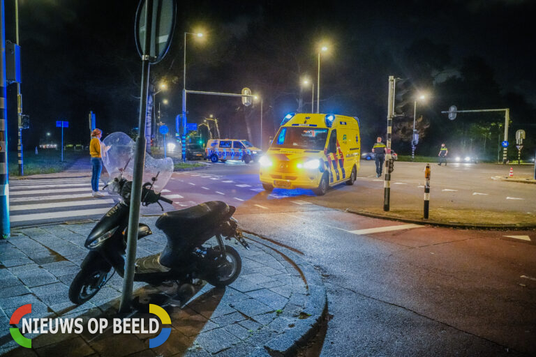 Automobilist rijdt door na aanrijding met scooter Boszoom Rotterdam