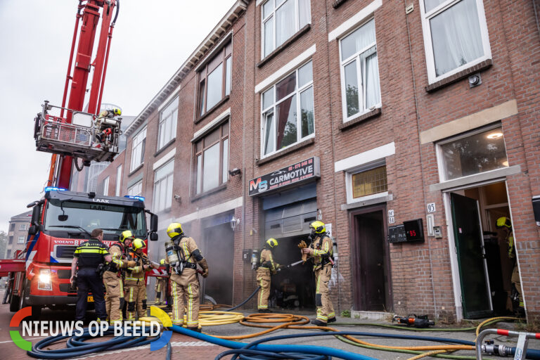 Felle brand verwoest garagebedrijf in Den Haag