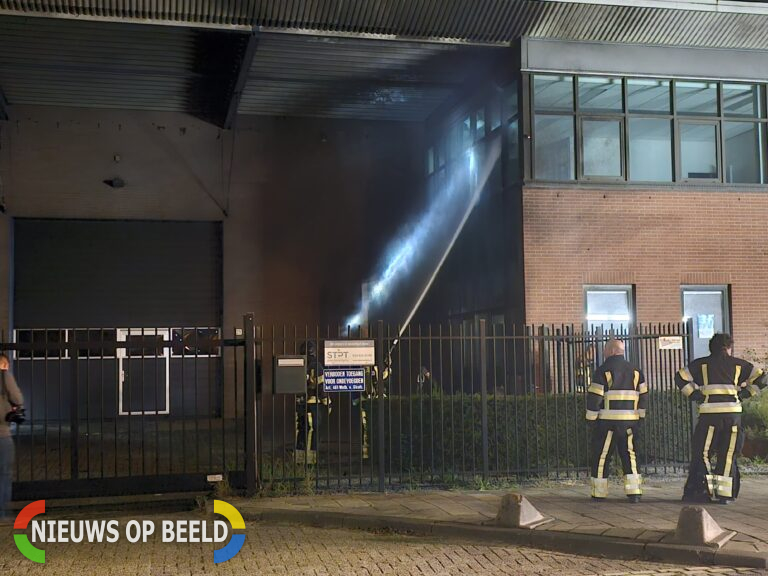 Explosie met brand bij bedrijfspand Koddeweg Hoogvliet