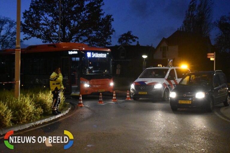 Fietser raakt zwaargewond na aanrijding stadsbus Rijksstraatweg Hellevoetsluis