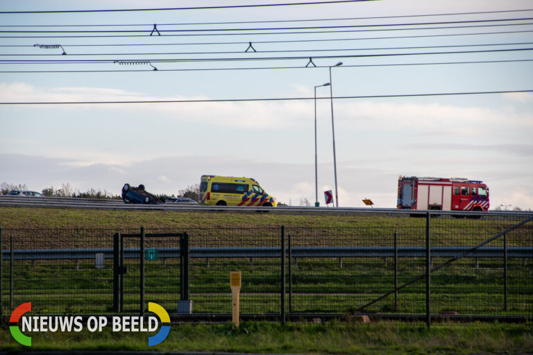 Beschonken bestuurder verliest macht over het stuur en belandt op zijn dak snelweg A4 Hoogvliet