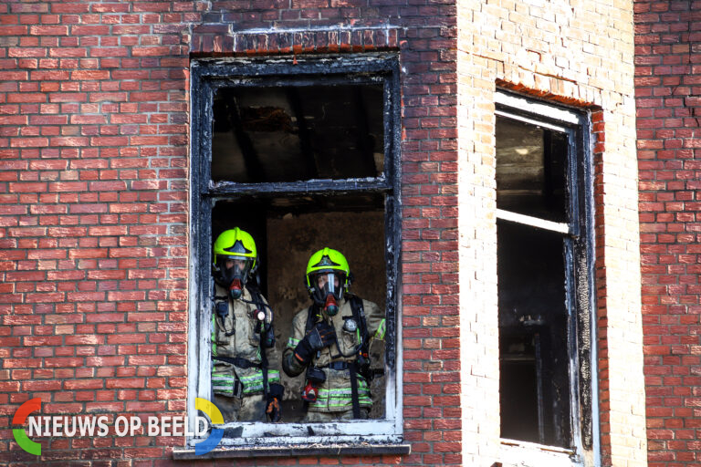 Meerdere appartementen verwoest door zeer grote brand Kleiweg Rotterdam