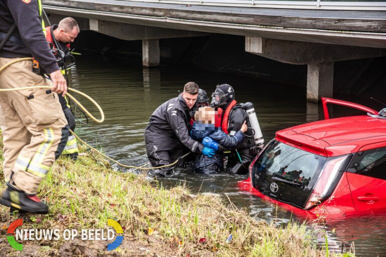 Oudere vrouw gered uit te water geraakte auto Hofhoek Poortugaal