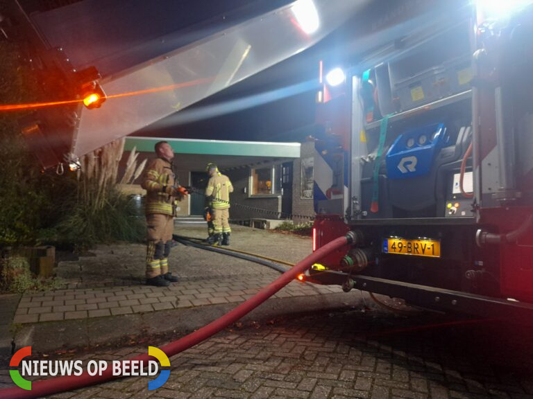 Uitslaande brand in bijgebouw naast bungalow Jacob Jordaenstraat Krimpen aan den IJssel