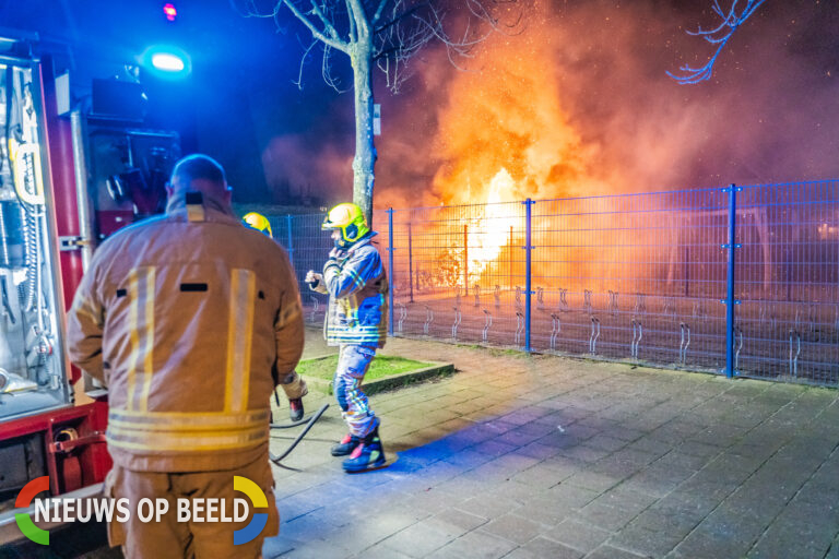 Vlammenzee door brandende coniferen Gong Capelle aan den IJssel