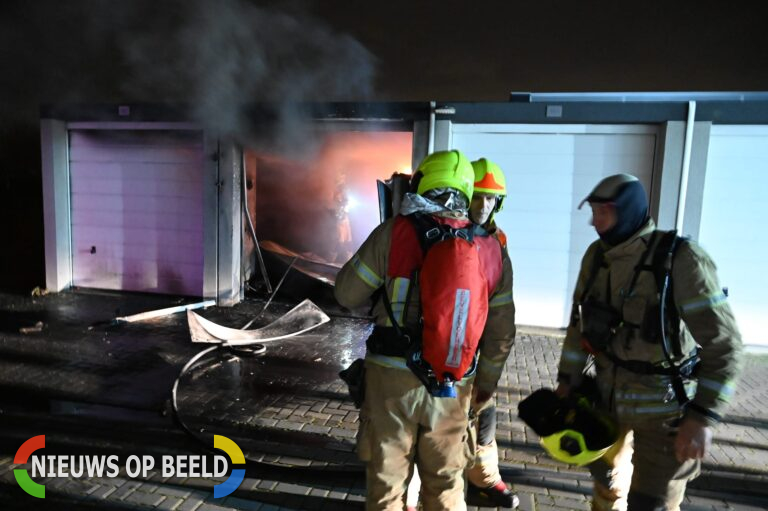 Uitslaande brand in garageboxen Dorsvloerweg Bergschenhoek