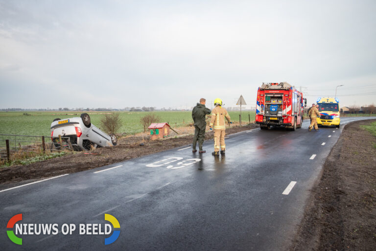 Auto’s glijden van Oudelandsedijk in Abbenbroek