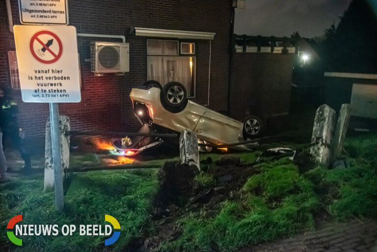 Jongeren onder invloed crashen met auto in tuin Albrandswaardsedijk Poortugaal