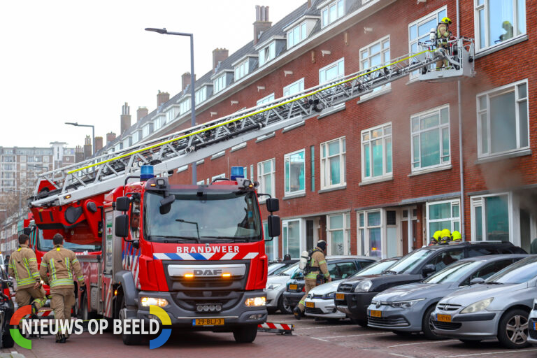 Veel schade na woningbrand Bas Jungeriusstraat Rotterdam