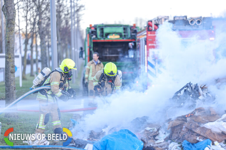 Alweer een brandende lading van een vuilniswagen | Hongkongstraat Rotterdam