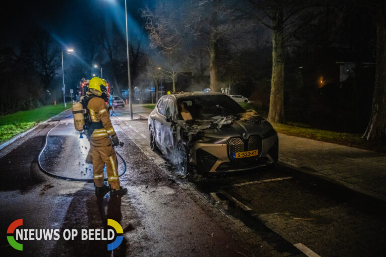 Auto van 95.000 euro in brand gestoken in Rotterdam-Alexander