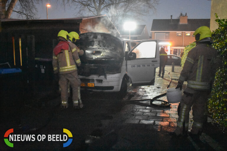 Bestelbus verwoest door brand in motorcompartiment Kikkerveen Spijkenisse