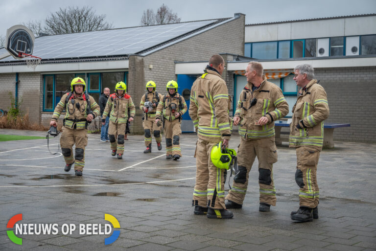 Brandweer voert nacontrole uit bij kinderopvang na rook uit oven Dr W. Dreesstraat Zuidland