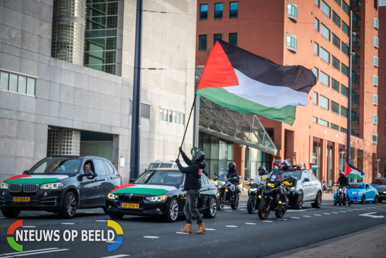 Pro-Palestina stoet trekt door centrum Rotterdam