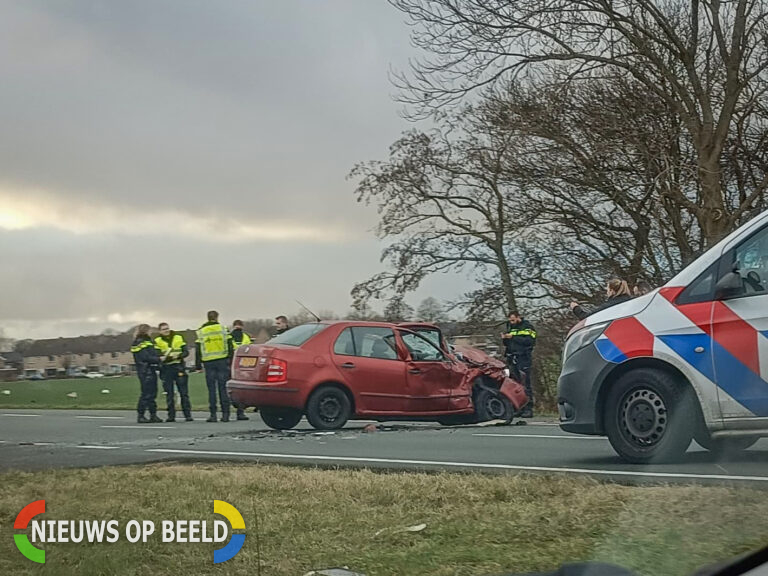 Veel schade en weg dicht na ongeval N218 Geervliet