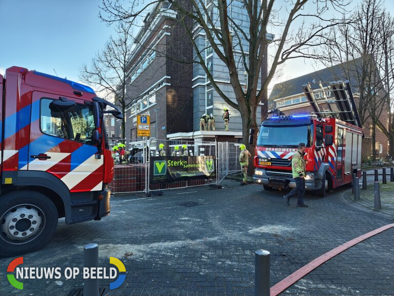 Brand op dak van schoolgebouw Buitenhofstraat Rotterdam