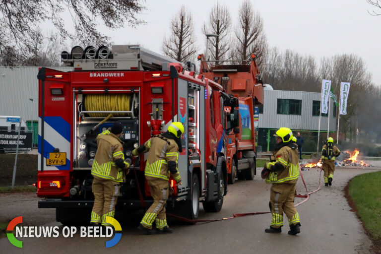 Vuilniswagen dumpt lading vanwege brandend afval Maalderij Nieuwerkerk aan den IJssel