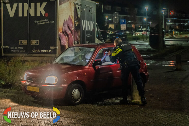 Auto beschoten op parkeerplein Cascade in Krimpen aan den IJssel (video)