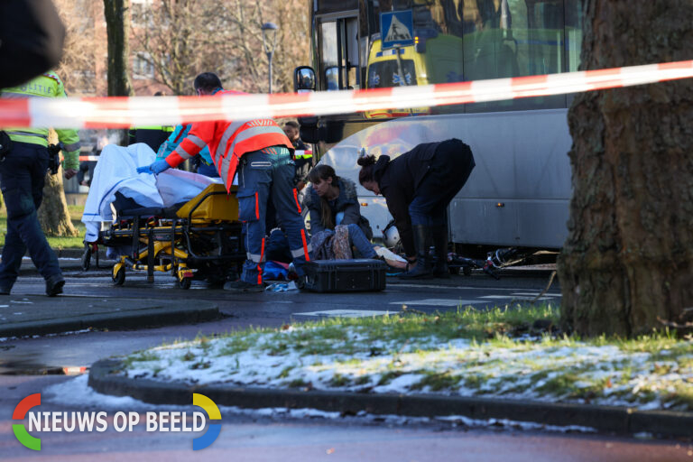 Kind zwaargewond na aanrijding met stadsbus Heemraadsplein Rotterdam