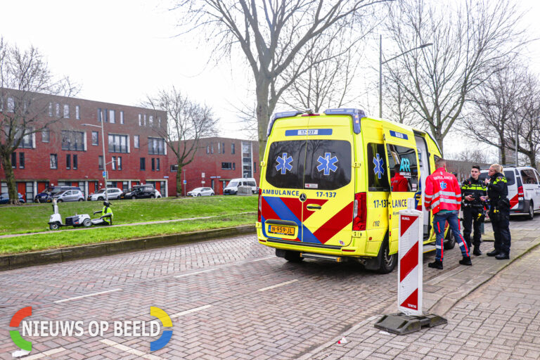 Vrouw belandt met scootmobiel in het water Lange Hilleweg Rotterdam