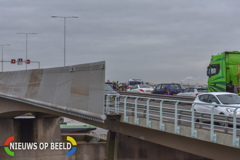 Verkeerschaos na ernstig ongeluk Hartelbrug Spijkenisse