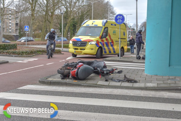 Scooter aangereden op beruchte rotonde Eikenlaan Spijkenisse