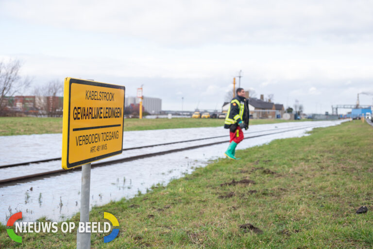 Grote waterlekkage zorgt voor problemen met leidingen en spoor in Rotterdamse haven