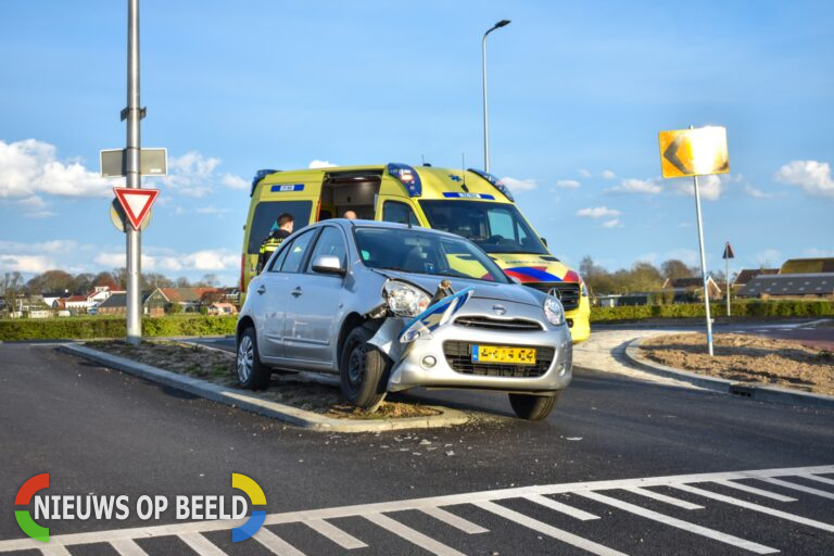 Vrouw onder invloed rijdt op verkeersbord en word aangehouden De Kreek Spijkenisse