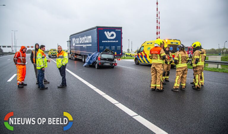 Dode na ongeluk tussen auto en vrachtwagen A29 Barendrecht