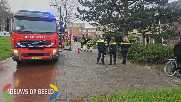 Brandweer blust kleine brand in meterkast Digna Johannaweg Hoogvliet