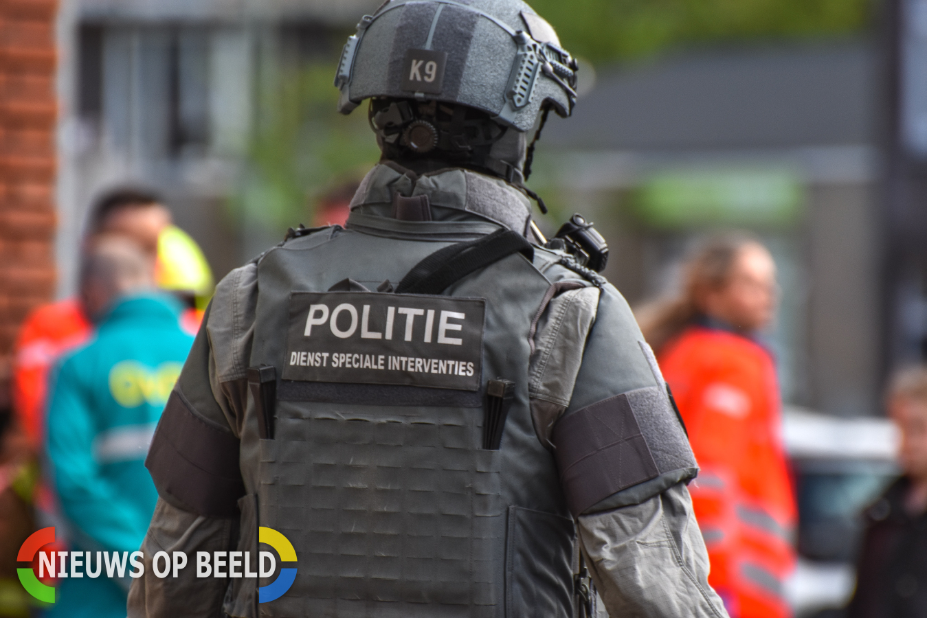 Politie houdt bij inval in Vlaardingen verdachte van schietpartij in Hoogvliet aan