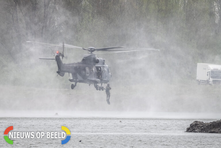 Defensie oefent met helikopter in de Put van Heenvliet Wieldijk Zwartewaal