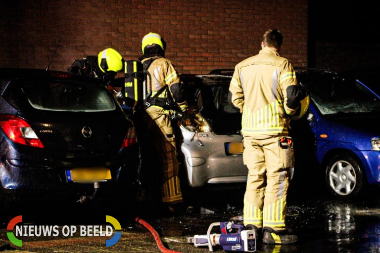 Drie auto’s beschadigd door brand Stoelmatter Alphen aan den Rijn