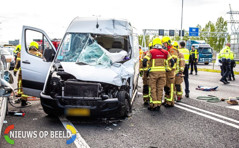 Beknelling na ongeval op A15 bij Rotterdam, vertraging voor verkeer richting Europoort