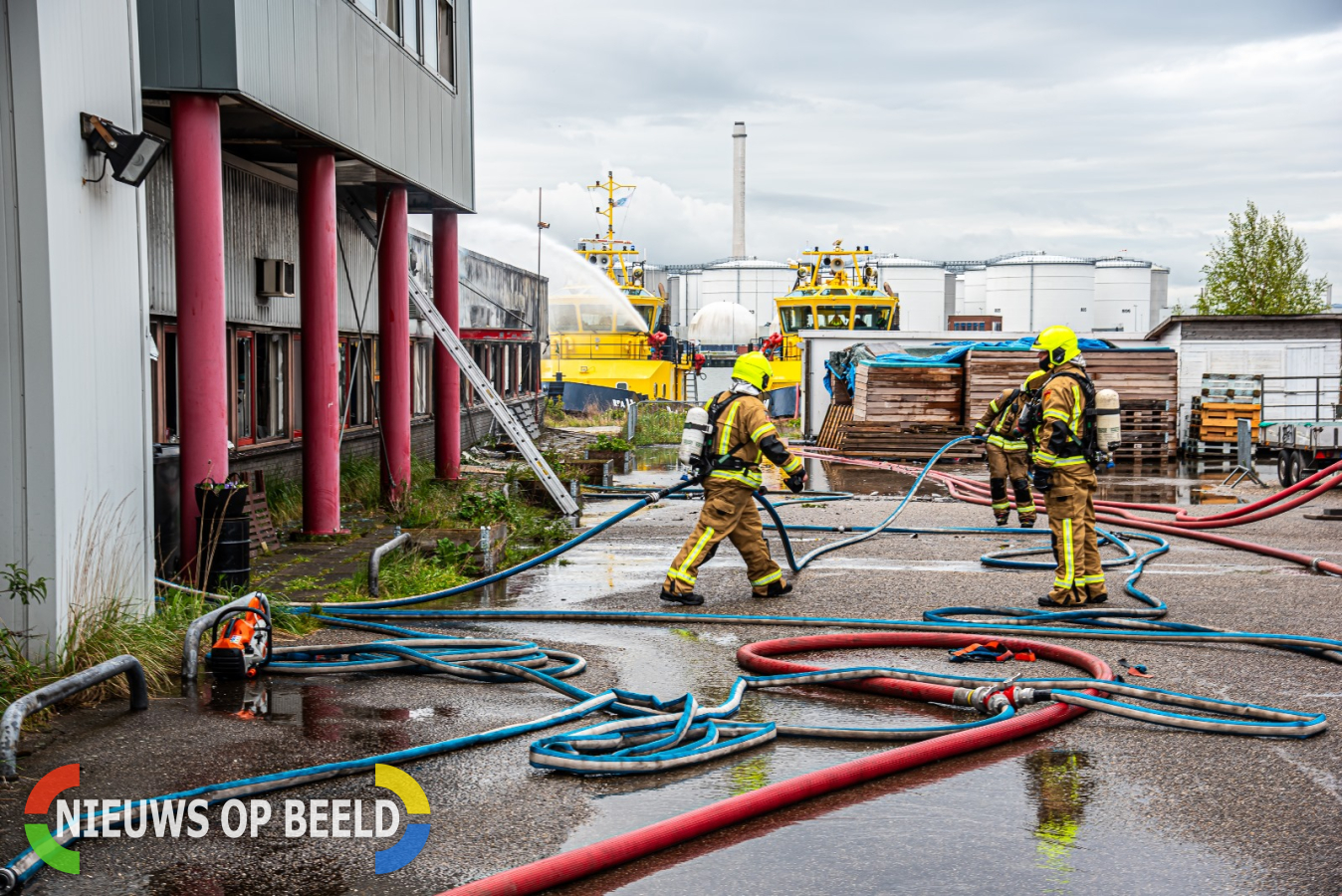 Grote brand in leegstaand kantoorpand Oosthavenkade Vlaardingen