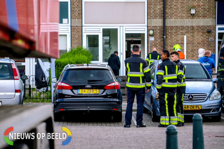 Brand in kruipruimte van woning na het branden van onkruid Oberonhof Hoogvliet