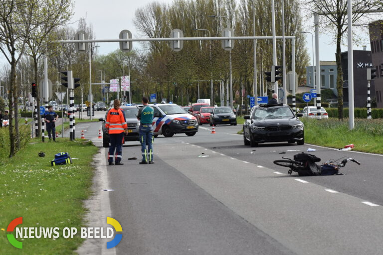 Fietser wordt geschept op de Groene Kruisweg in Spijkenisse