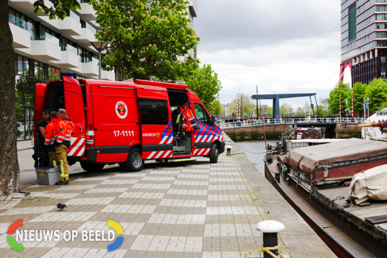 Lange zoektocht na melding van persoon te water aan Wijnhaven in Rotterdam