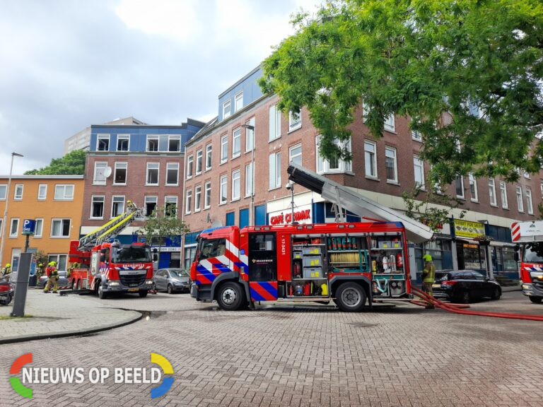 Bewoner gered van balkon bij grote woningbrand Oleanderstraat Rotterdam