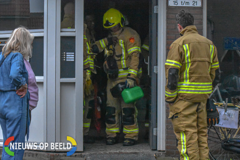 Jerrycans met restjes benzine zorgen voor brandweerinzet Schooleksterhoek Spijkenisse