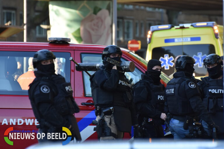 Hulpdiensten druk met personen met verward gedrag Mijnsherenlaan Rotterdam