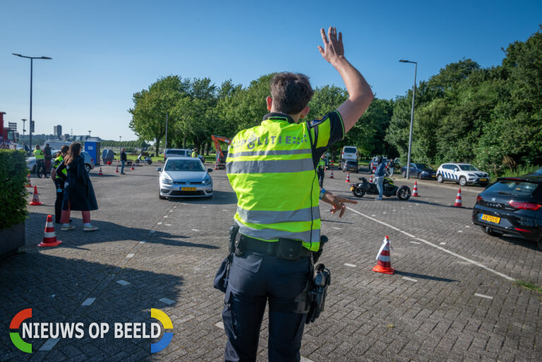 Aanhoudingen en inbeslagnames bij grote verkeerscontrole Maasboulevard Rotterdam