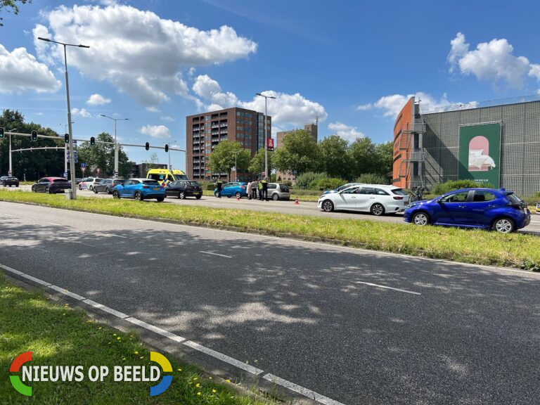 Gewonden na kop-staart botsing Hoofdweg Capelle aan den IJssel