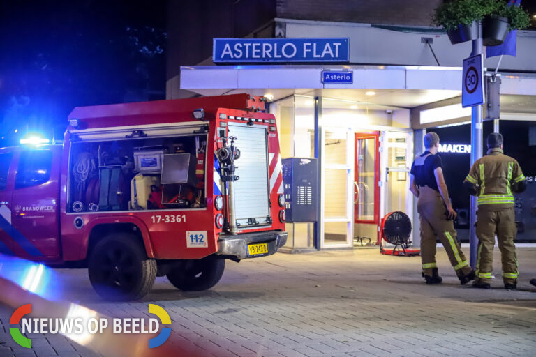 Forse rookontwikkeling bij brand in portiek Asterlo Rotterdam